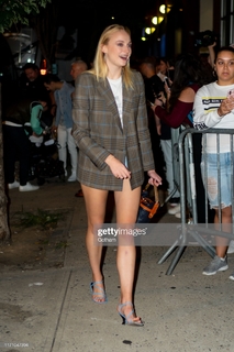 Sophie Turner feet photo thumbnail