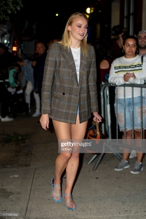 Sophie Turner feet photo thumbnail