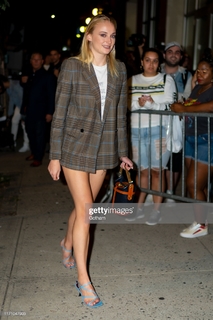 Sophie Turner feet photo thumbnail
