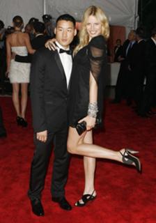 Karolina Kurkova feet photo thumbnail