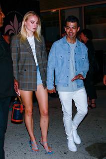 Sophie Turner feet photo thumbnail
