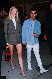 Sophie Turner feet photo thumbnail