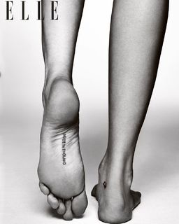 Cara Delevingne feet photo thumbnail