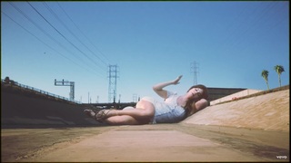 Lana Del Rey feet photo thumbnail