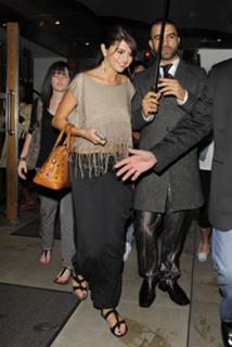 Selena Gomez feet photo thumbnail