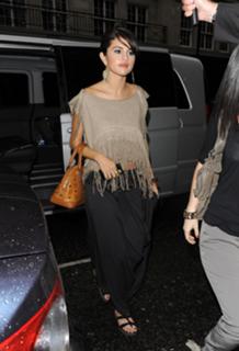 Selena Gomez feet photo thumbnail