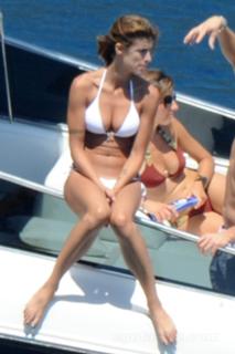 Elisabetta Canalis feet photo thumbnail