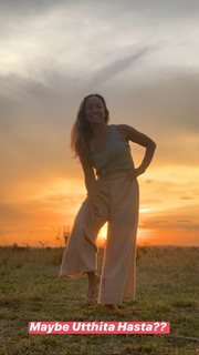 Kino MacGregor feet photo thumbnail