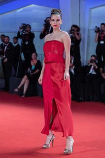 Barbara Palvin feet photo thumbnail