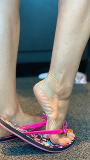 Kyle Unfug feet photo thumbnail