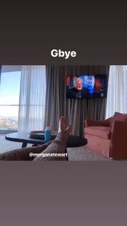 Erin Lim feet photo thumbnail