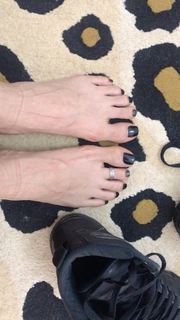 Alaine Crissiê feet photo thumbnail