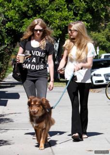 Amanda Seyfried feet photo thumbnail