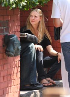 Amanda Seyfried feet photo thumbnail