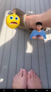 Gwen Stefani feet photo thumbnail