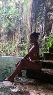 Rocsi Diaz feet photo thumbnail