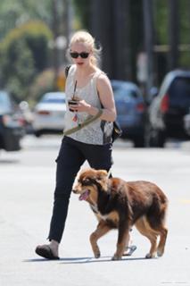 Amanda Seyfried feet photo thumbnail