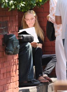 Amanda Seyfried feet photo thumbnail