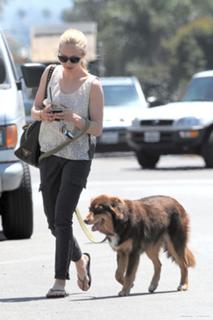 Amanda Seyfried feet photo thumbnail
