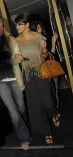 Selena Gomez feet photo thumbnail