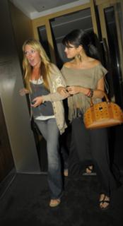 Selena Gomez feet photo thumbnail
