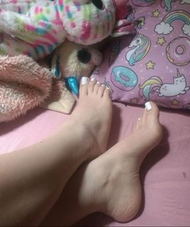 Isa Pes feet photo thumbnail