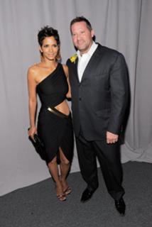 Halle Berry feet photo thumbnail