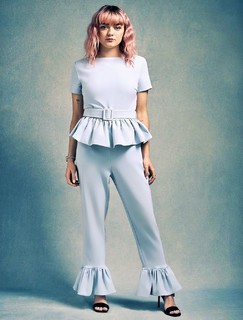 Maisie Williams feet photo thumbnail
