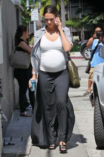 Jessica Alba feet photo thumbnail