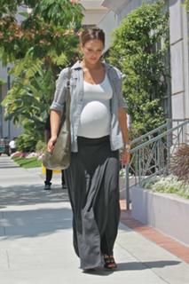 Jessica Alba feet photo thumbnail