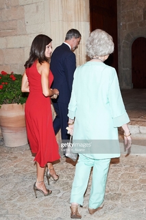 Queen Letizia of Spain feet photo thumbnail