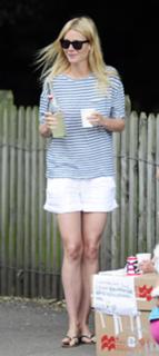 Gwyneth Paltrow feet photo thumbnail