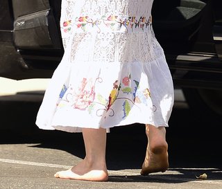 Isla Fisher feet photo thumbnail