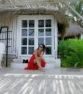 Claudia Lizaldi feet photo thumbnail
