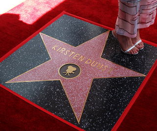 Kirsten Dunst feet photo thumbnail
