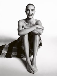 Cara Delevingne feet photo thumbnail
