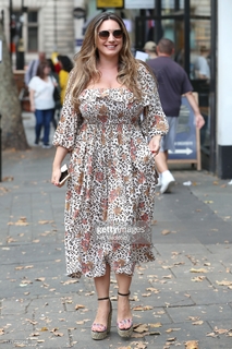 Kelly Brook feet photo thumbnail