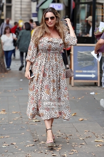 Kelly Brook feet photo thumbnail