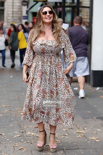 Kelly Brook feet photo thumbnail