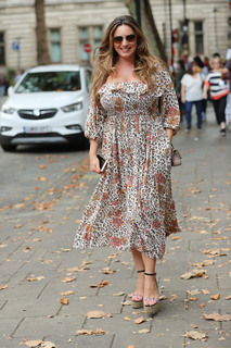 Kelly Brook feet photo thumbnail