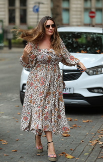 Kelly Brook feet photo thumbnail