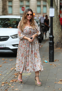 Kelly Brook feet photo thumbnail
