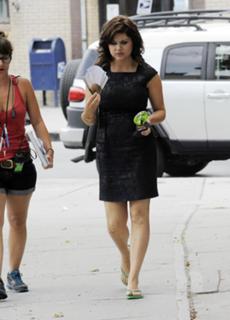 Tiffani Thiessen feet photo thumbnail