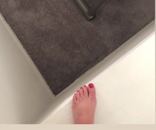 Angela Kinsey feet photo thumbnail