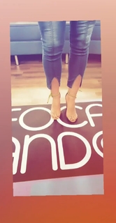 Lívia Andrade feet photo thumbnail
