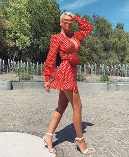 Jelena Karleusa feet photo thumbnail