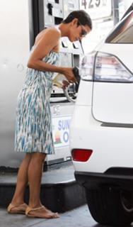 Halle Berry feet photo thumbnail