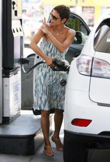 Halle Berry feet photo thumbnail