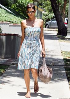 Halle Berry feet photo thumbnail