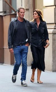 Cindy Crawford feet photo thumbnail